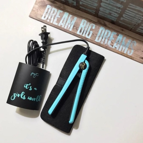 🔴SOLD: Mini Ceramic Hair Straightener - Picture 2 of 3